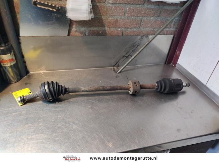 Gebruikte Aandrijfas links-voor Skoda Felicia O143312