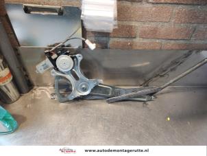 O143539 Gebruikte raammechaniek 4deurs rechts-voor Lexus IS 200