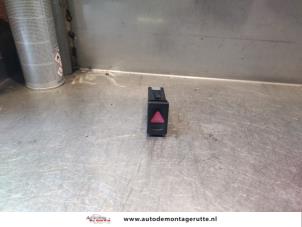 O143590 Gebruikte schakelaar paniekverlichting Volkswagen Passat