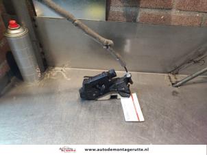 O143601 Gebruikte slotmechaniek portier 4deurs links-voor BMW 3-Serie