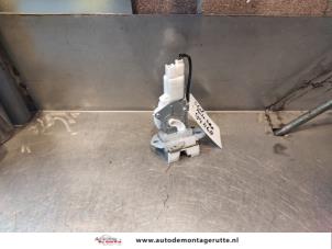 O143650 Gebruikte slotmechaniek achterklep Suzuki Swift