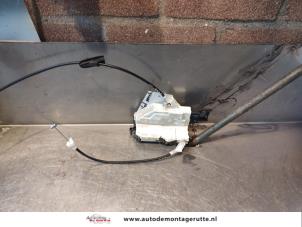 O143818 Gebruikte deurslot mechaniek 4deurs rechts-voor Peugeot 308