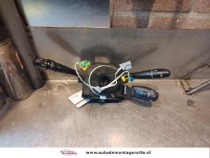 Gebruikte Schakelaar Stuurkolom (licht) Peugeot 807 2.0 16V Prijs € 75,00 Margeregeling aangeboden door Autodemontage M.J. Rutte B.V.