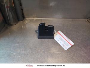 O143888 Gebruikte slotmechaniek achterklep Seat Leon