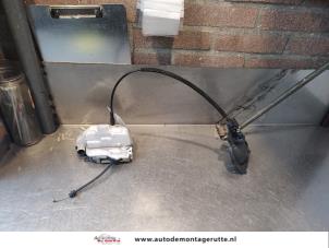 O143905 Gebruikte portierslot mechaniek 4deurs rechts-voor Citroen C3