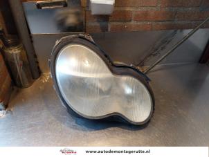 O144238 Gebruikte koplamp rechts Mercedes C-Klasse