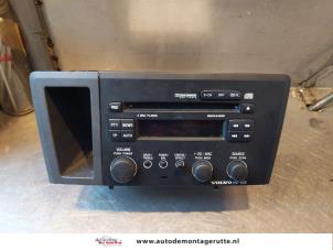 Gebruikte Radio Volvo V70 (SW) 2.4 D5 20V Prijs op aanvraag aangeboden door Autodemontage M.J. Rutte B.V.