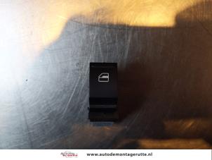 O144290 Gebruikte schakelaar elektrisch raam Volkswagen Passat