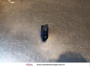O144316 Gebruikte schakelaar centr. deurvergrendeling Volkswagen Passat