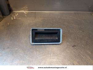 O144364 Gebruikte handgreep achterklep Volkswagen Passat