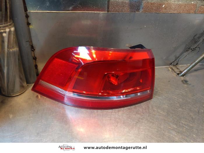 Gebruikte Achterlicht links Volkswagen Passat O144371