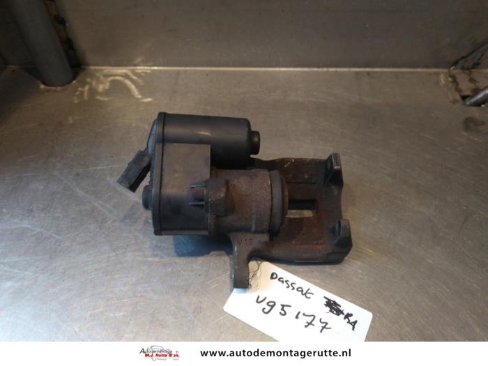 Gebruikte Remklauw (Tang) rechts-achter Volkswagen Passat O144607