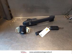 O144651 Gebruikte portiergreep 4deurs links-voor Mercedes Vaneo
