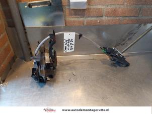 O144657 Gebruikte slotmechaniek portier 4deurs links-achter Ford Mondeo
