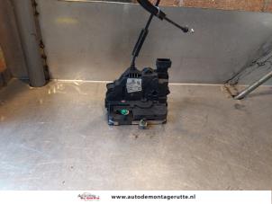 O144677 Gebruikte slotmechaniek portier 2deurs links Fiat Punto Grande