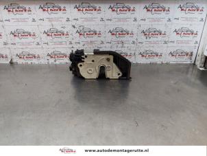 O144867 Gebruikte deurslot mechaniek 4deurs links-voor BMW 5-Serie