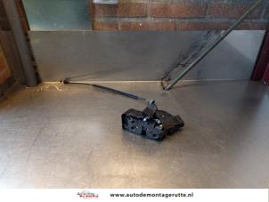 O144885 Gebruikte slotmechaniek portier 4deurs rechts-voor Volvo V50