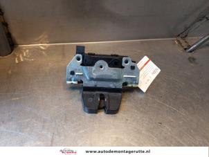 O144931 Gebruikte slotmechaniek achterklep Opel Astra