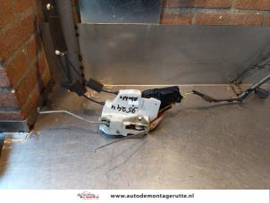 O144968 Gebruikte slotmechaniek portier 2deurs rechts Mazda MX-5