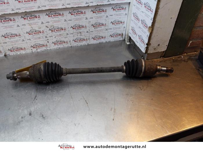 Aandrijfas links-voor van een Suzuki Swift (ZA/ZC/ZD1/2/3/9) 1.5 VVT 16V 2006