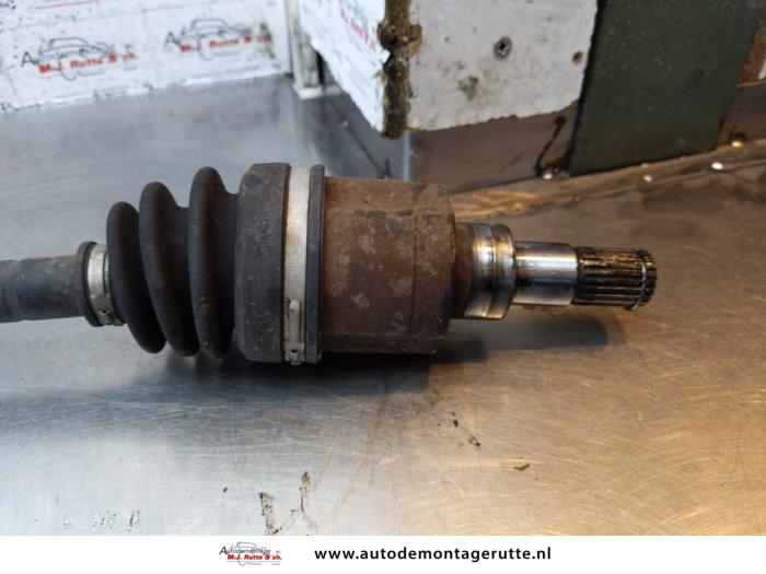 Aandrijfas links-voor van een Suzuki Swift (ZA/ZC/ZD1/2/3/9) 1.5 VVT 16V 2006