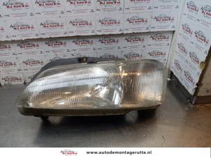 O145139 Gebruikte linker koplamp Peugeot 106