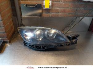 O145150 Gebruikte rechter koplamp Mazda 3.
