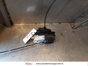O145353 Gebruikte portierslot mechaniek 4deurs rechts-achter Kia Cee'D