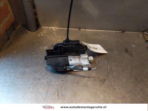 O145354 Gebruikte slotmechaniek portier 4deurs links-voor Kia Cee'D