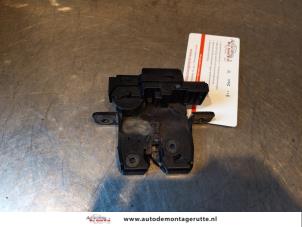 O145429 Gebruikte slotmechaniek achterklep Renault Clio