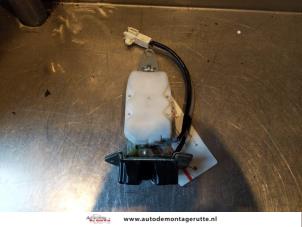 O145541 Gebruikte achterklep slotmechaniek Daihatsu Sirion