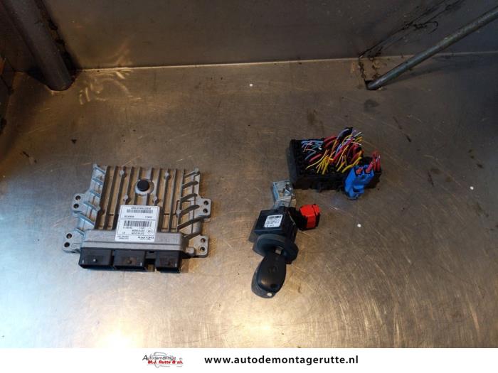 Gebruikte Contactslot + computer Renault Twingo O145565