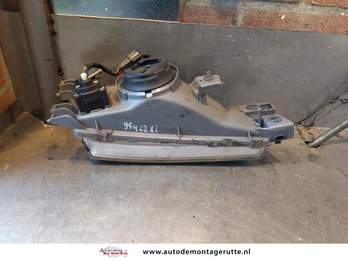 Koplamp links van een Subaru Impreza I (GC) 1.6i 16V 4x4 1997