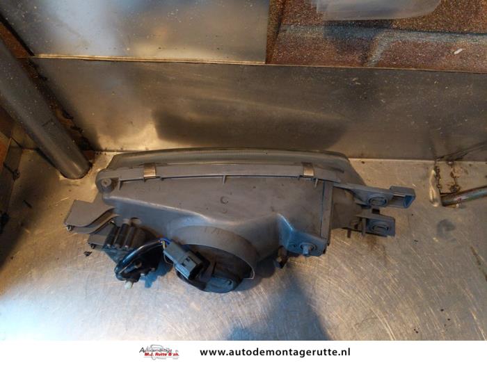 Koplamp links van een Subaru Impreza I (GC) 1.6i 16V 4x4 1997