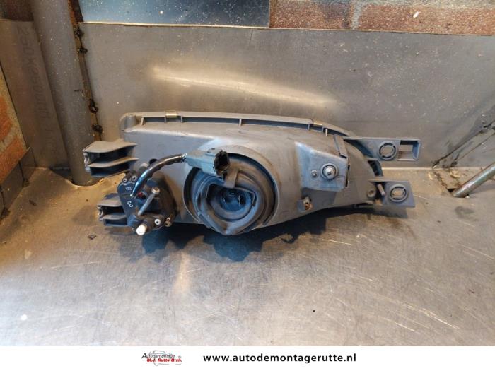 Koplamp links van een Subaru Impreza I (GC) 1.6i 16V 4x4 1997