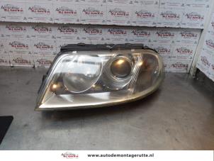 O145657 Gebruikte linker koplamp Volkswagen Passat