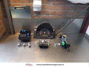 O145698 Gebruikte kontaktslot + computer Nissan Pixo