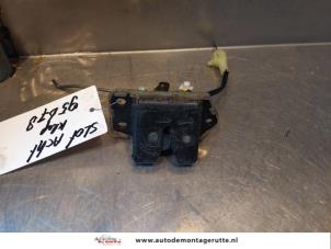 O145704 Gebruikte achterklep slotmechaniek Suzuki Wagon R+