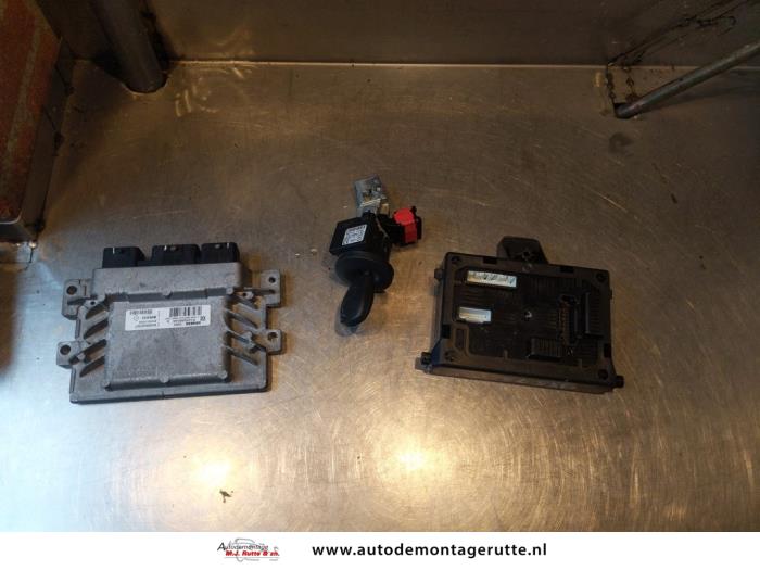 Gebruikte Kontaktslot + computer Renault Clio O145729