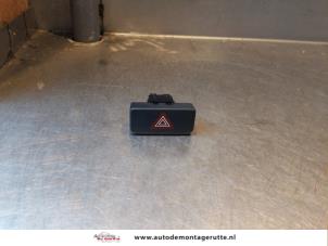 O145731 Gebruikte alarmlicht schakelaar Nissan Pixo