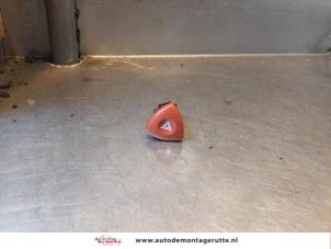 O145746 Gebruikte paniekverlichtings schakelaar Renault Laguna