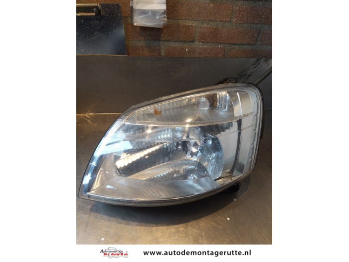 Koplamp links van een Citroën Berlingo 1.6 HDI 16V 75 2007