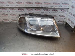 O145917 Gebruikte rechter koplamp Volkswagen Passat
