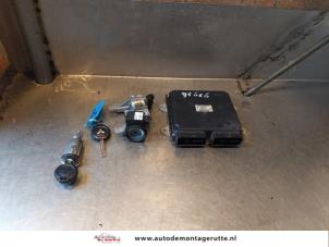 O145979 Gebruikte contactslot + computer Mitsubishi Colt