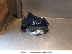 O145995 Gebruikte portierslot mechaniek 4deurs rechts-voor Mitsubishi Colt