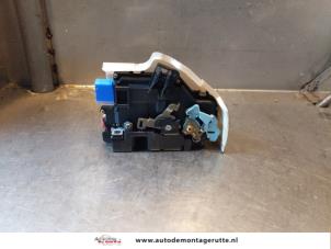 O146100 Gebruikte slotmechaniek portier 4deurs rechts-voor Volkswagen Golf