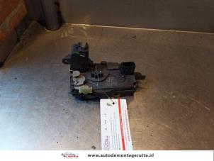 O146117 Gebruikte slotmechaniek portier 2deurs links Opel Astra