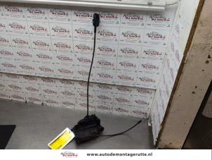 O146396 Gebruikte slotmechaniek portier 4deurs links-voor Renault Clio