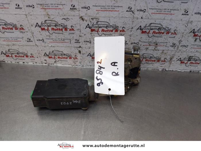 Gebruikte Portierslot Mechaniek 4Deurs rechts-achter Volvo V40 O146525