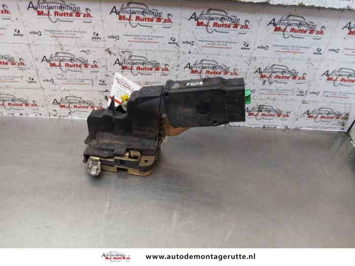Gebruikte Slotmechaniek Portier 4Deurs rechts-voor Volvo V40 O146526
